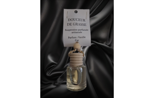 Suspension voiture parfumée en forme classique, flacon en verre et bouchon en bois, parfum vanille.