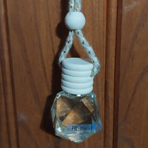 Suspension voiture parfum Ruby - modèle 1