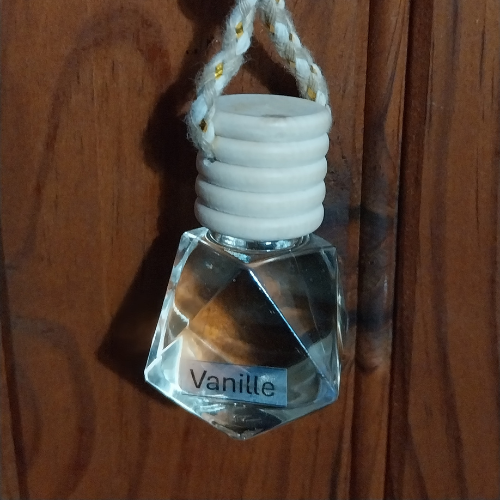 Suspension voiture parfum vanille 1 - modèle 1