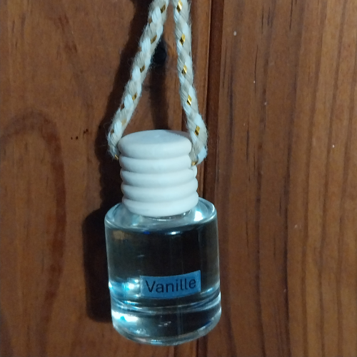 Suspension voiture parfum vanille 1 - modèle 2