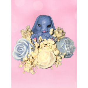 bouquet fondant parfumé mûre myrtille édition Pâques avec lapin bleu, création artisanale du Nord de la France