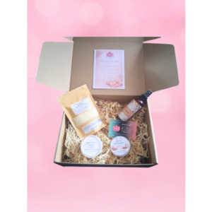 Coffret découverte personnalisable avec 4 produits parfumés artisanaux emballés en calage naturel